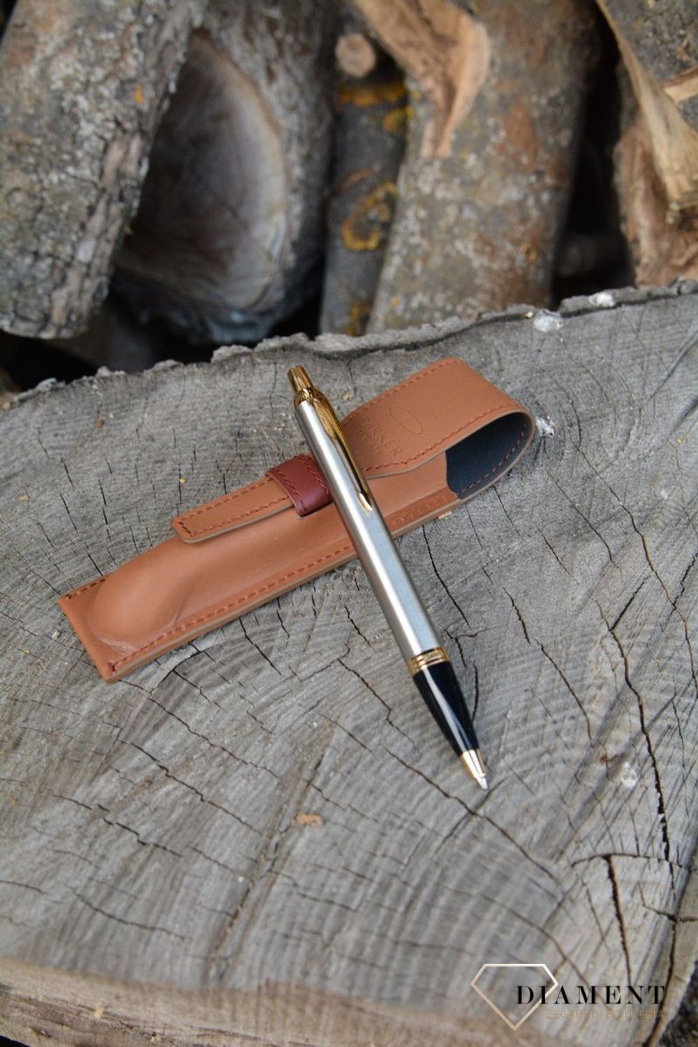 Zestaw prezentowy Parker Długopis srebrny Parker 1931670 z Etui brązowe Parker. Prezent dla nauczyciela. Prezent dla magistra. Długopisy Parker  (8).JPG